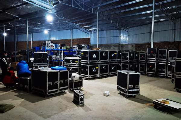 2000平方舞美设备仓库，各种设备配套齐全，能支撑大型演出、多个分会场等活动的需求。