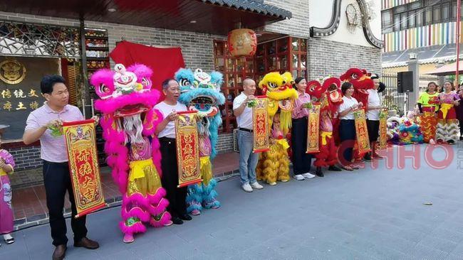 德阳舞狮庆典 ​春节舞龙的原因和舞狮的动作